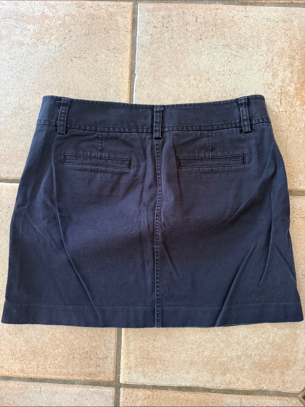 Jcrew women’s true navy khaki skirt, sz 8, 16” long. - Picture 2 of 5